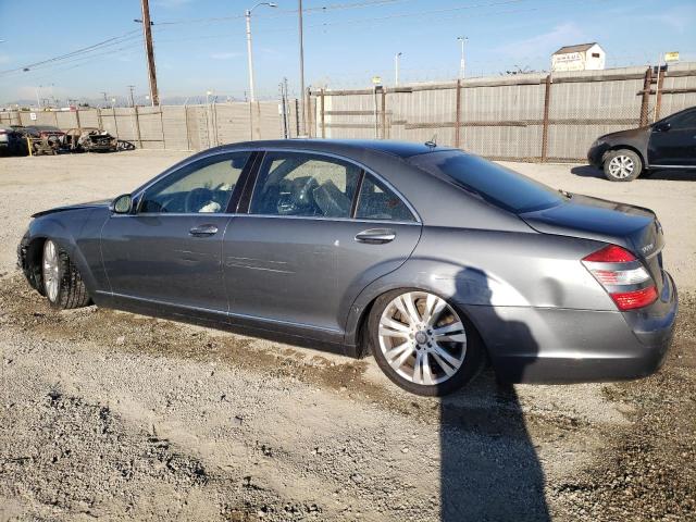 WDDNG71X17A053841 - 2007 MERCEDES-BENZ S 550 GRAY photo 2