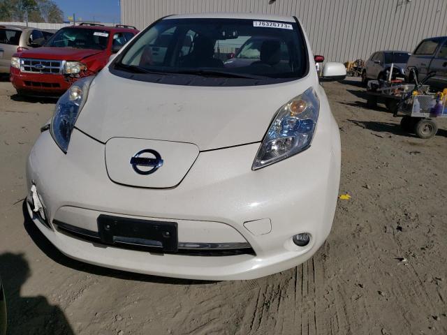 1N4AZ0CP7FC318715 - 2015 NISSAN LEAF S WHITE photo 5