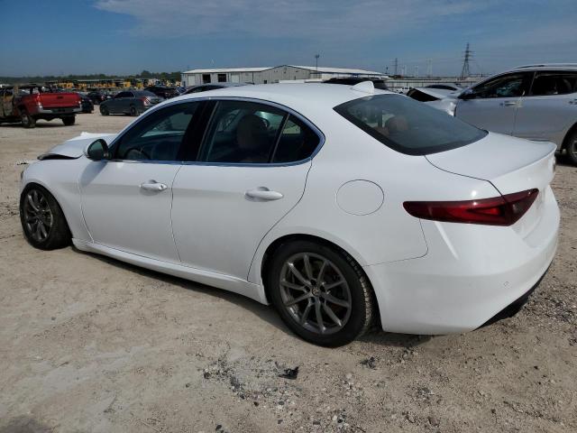 ZARFAEBN6J7583637 - 2018 ALFA ROMEO GIULIA WHITE photo 2