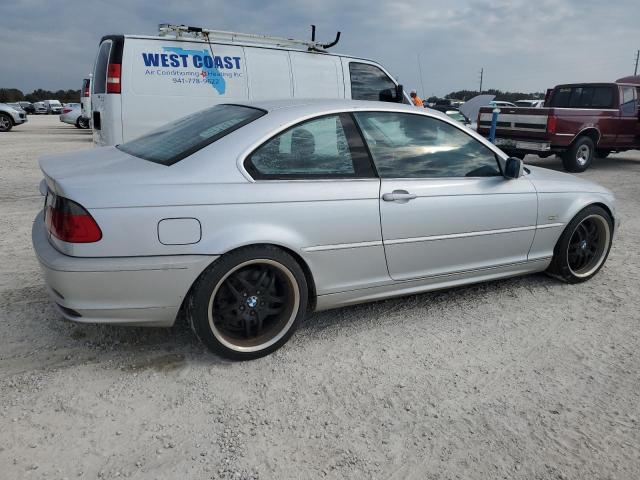 WBABN53472JU26266 - 2002 BMW 330 CI Silber Foto 3