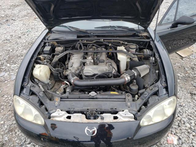 JM1NB353X20227347 - 2002 MAZDA MX-5 MIATA BASE BLACK photo 11