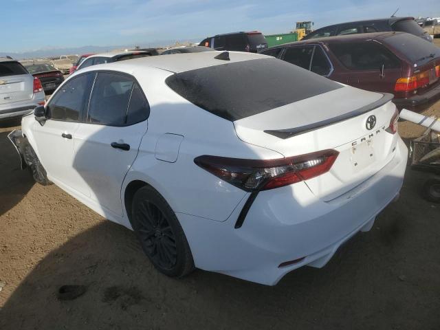 4T1G11AK2NU017556 - 2022 TOYOTA CAMRY SE WHITE photo 2