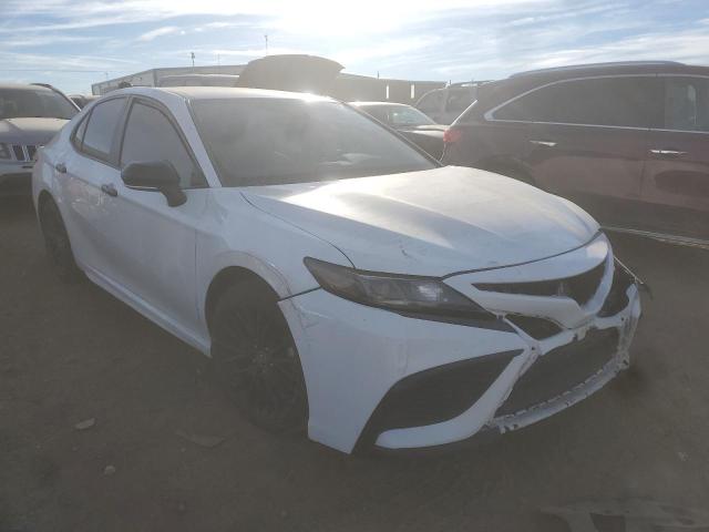 4T1G11AK2NU017556 - 2022 TOYOTA CAMRY SE WHITE photo 4