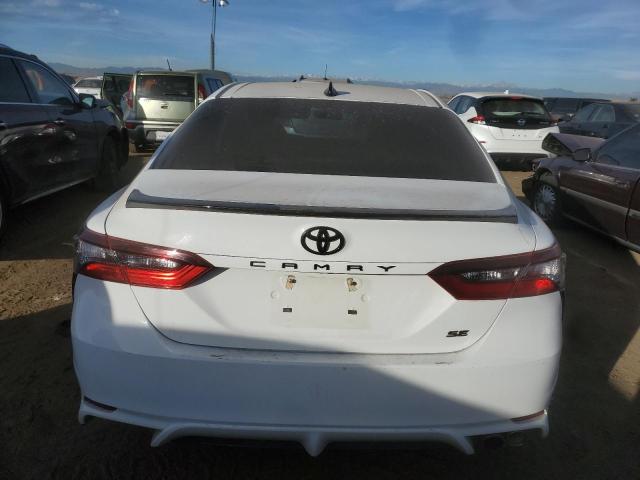 4T1G11AK2NU017556 - 2022 TOYOTA CAMRY SE WHITE photo 6