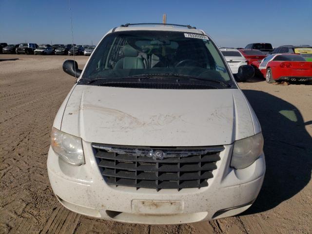 2C4GP54L75R213245 - 2005 CHRYSLER TOWN & COU TOURING WHITE photo 5