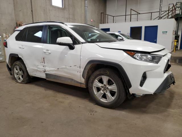 2T3P1RFV7KC015839 - 2019 TOYOTA RAV4 XLE WHITE photo 4