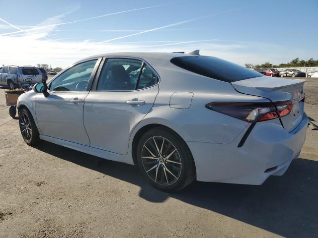 4T1G11AK0PU104410 - 2023 TOYOTA CAMRY SE NIGHT SHADE WHITE photo 2