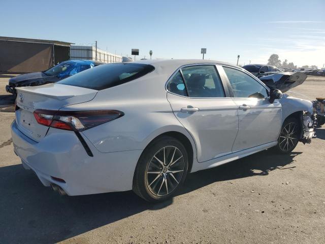 4T1G11AK0PU104410 - 2023 TOYOTA CAMRY SE NIGHT SHADE WHITE photo 3