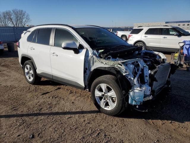 2T3P1RFV6MC178842 - 2021 TOYOTA RAV4 XLE WHITE photo 4