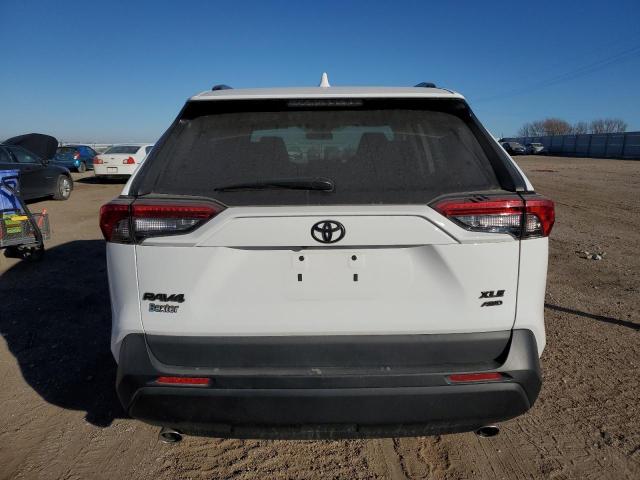 2T3P1RFV6MC178842 - 2021 TOYOTA RAV4 XLE WHITE photo 6