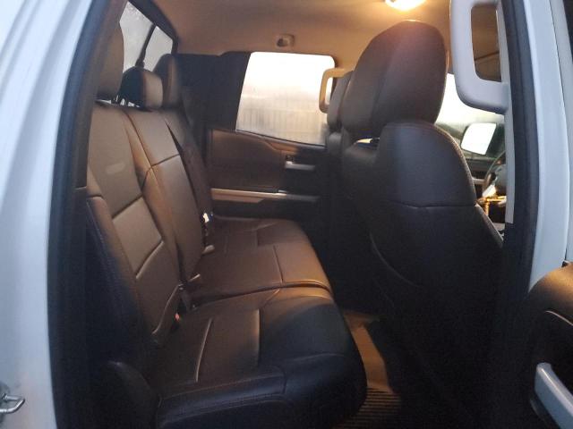 5TFUY5F11JX721041 - 2018 TOYOTA TUNDRA DOUBLE CAB SR/SR5 WHITE photo 10