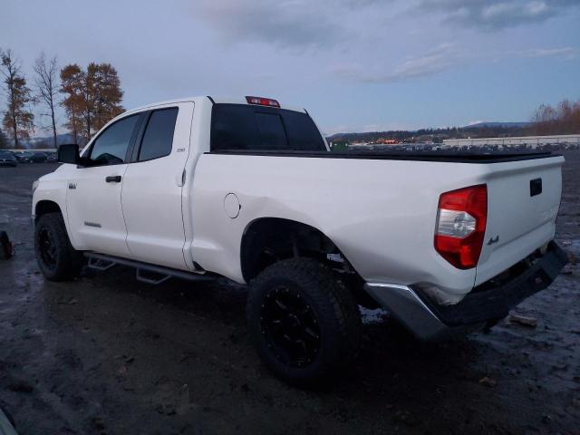 5TFUY5F11JX721041 - 2018 TOYOTA TUNDRA DOUBLE CAB SR/SR5 WHITE photo 2