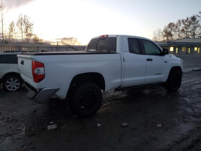 5TFUY5F11JX721041 - 2018 TOYOTA TUNDRA DOUBLE CAB SR/SR5 WHITE photo 3