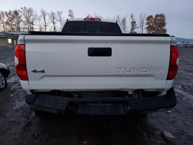 5TFUY5F11JX721041 - 2018 TOYOTA TUNDRA DOUBLE CAB SR/SR5 WHITE photo 6