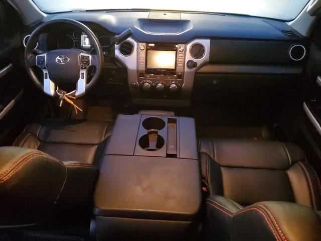 5TFUY5F11JX721041 - 2018 TOYOTA TUNDRA DOUBLE CAB SR/SR5 WHITE photo 8