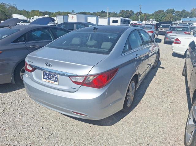 5NPEC4AC1CH470526 - 2012 HYUNDAI SONATA SE SILVER photo 4