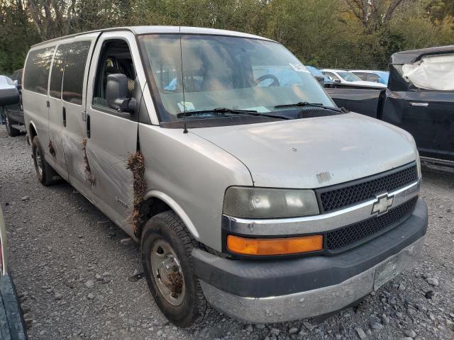 1GAHG39U861103006 - 2006 CHEVROLET EXPRESS G3 SILVER photo 4