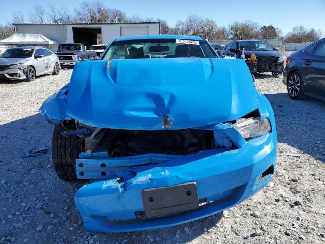 1ZVBP8AN6A5132131 - 2010 FORD MUSTANG BLUE photo 5