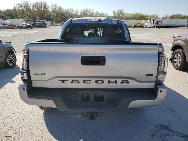 3TMCZ5AN6JM167858 - 2018 TOYOTA TACOMA DOUBLE CAB SILVER photo 6