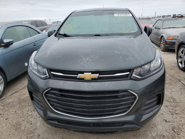 3GNCJKSB9KL403945 - 2019 CHEVROLET TRAX LS CHARCOAL photo 5