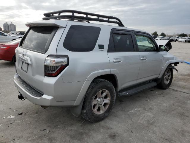 JTEZU5JR0J5179520 - 2018 TOYOTA 4RUNNER SR5 SILVER photo 3