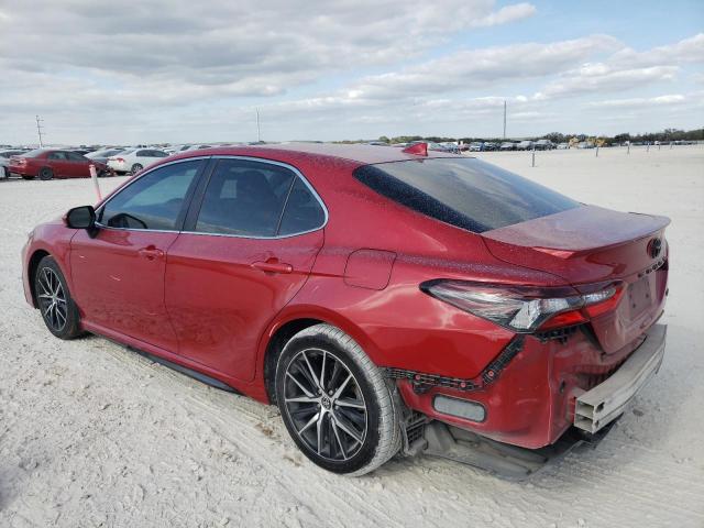 4T1G11AK3MU425224 - 2021 TOYOTA CAMRY SE RED photo 2