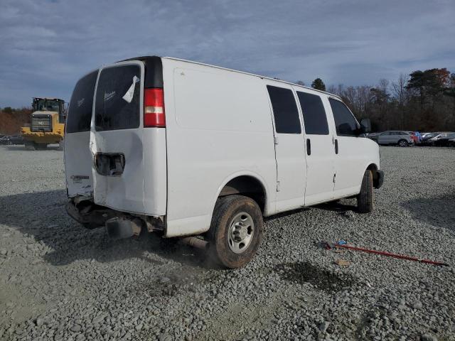 1GCGG25C281123894 - 2008 CHEVROLET EXPRESS G2 WHITE photo 3