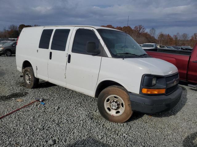 1GCGG25C281123894 - 2008 CHEVROLET EXPRESS G2 WHITE photo 4