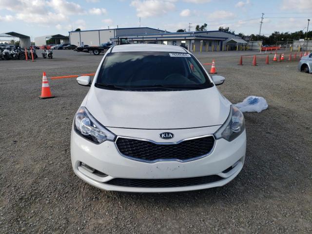 KNAFK5A88G5631370 - 2016 KIA FORTE LX WHITE photo 5