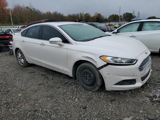 3FA6P0HD2FR300876 - 2015 FORD FUSION SE WHITE photo 4