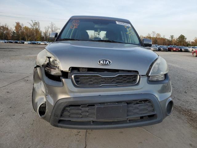 KNDJT2A67D7513589 - 2013 KIA SOUL + GRAY photo 5