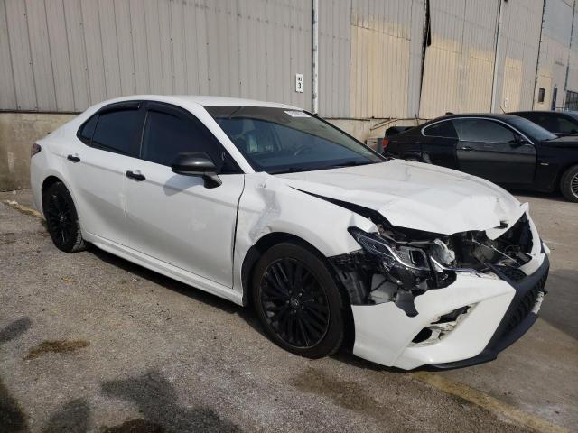 4T1G11AK7LU301066 - 2020 TOYOTA CAMRY SE WHITE photo 4