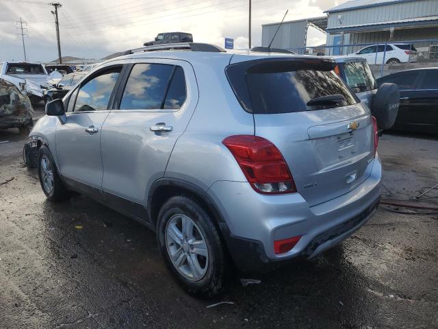 KL7CJLSB8JB719722 - 2018 CHEVROLET TRAX 1LT SILVER photo 2