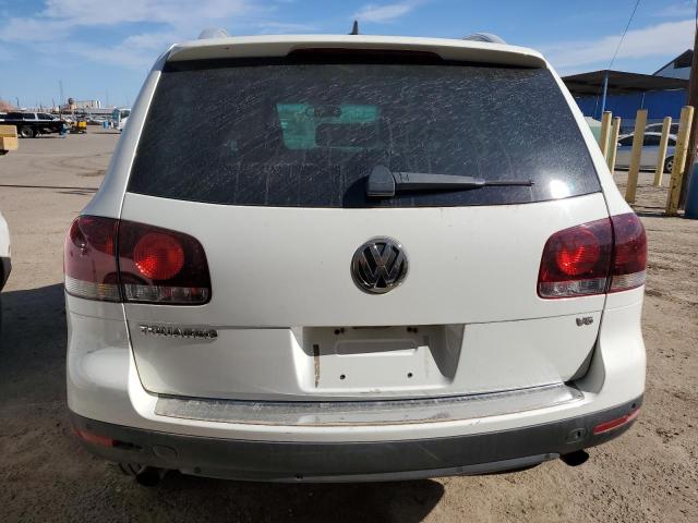 WVGBE77L38D069851 - 2008 VOLKSWAGEN TOUAREG 2 V6 WHITE photo 6