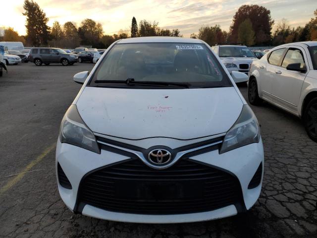 VNKKTUD33FA038179 - 2015 TOYOTA YARIS WHITE photo 5