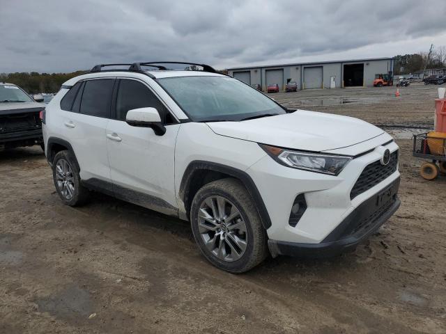 JTMC1RFV5KD022752 - 2019 TOYOTA RAV4 XLE PREMIUM WHITE photo 4