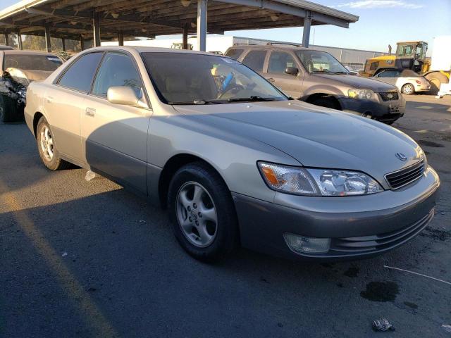 JT8BF28G1W0140392 - 1998 LEXUS ES 300 GRAY photo 4