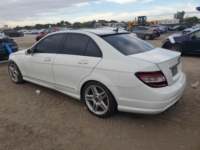 WDDGF5EB1BR137795 - 2011 MERCEDES-BENZ C 300 WHITE photo 2