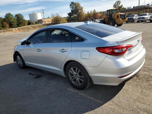 5NPE24AF6FH235069 - 2015 HYUNDAI SONATA SE SILVER photo 2