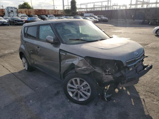 KNDJP3A56J7600140 - 2018 KIA SOUL + BEIGE photo 4