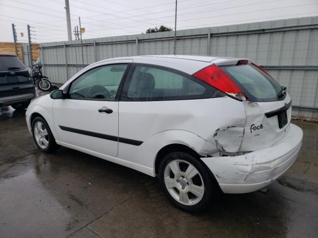 3FAFP31363R168901 - 2003 FORD FOCUS ZX3 WHITE photo 2