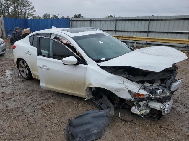 19VDE1F73DE014767 - 2013 ACURA ILX 20 TECH WHITE photo 4