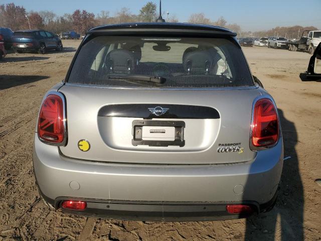 WMW13DJ02R2U62723 - 2024 MINI COOPER SE SILVER photo 6