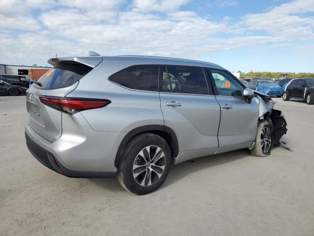 5TDGZRAH9MS075098 - 2021 TOYOTA HIGHLANDER XLE Gümüş foto 3