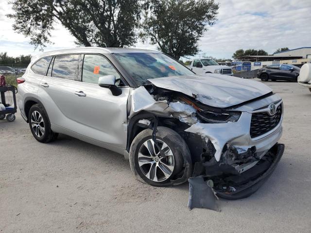5TDGZRAH9MS075098 - 2021 TOYOTA HIGHLANDER XLE Gümüş foto 4