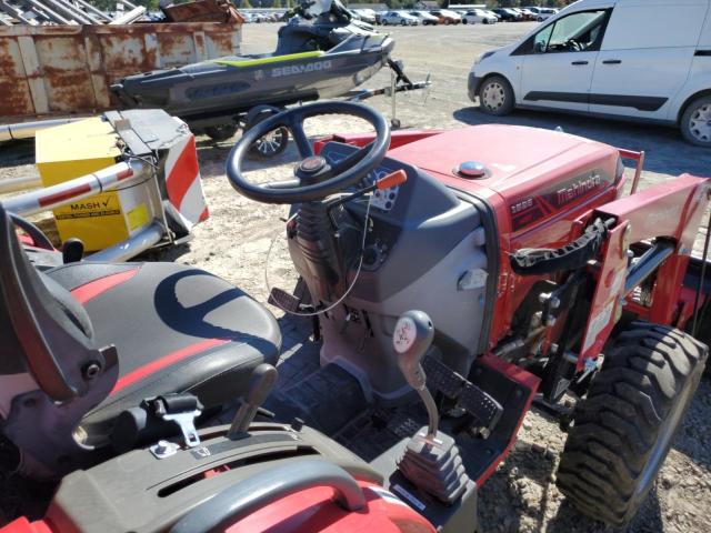 26H201224610 - 2021 MAHINDRA AND MAHINDRA TRACTOR RED photo 5