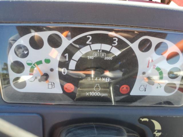 26H201224610 - 2021 MAHINDRA AND MAHINDRA TRACTOR RED photo 8