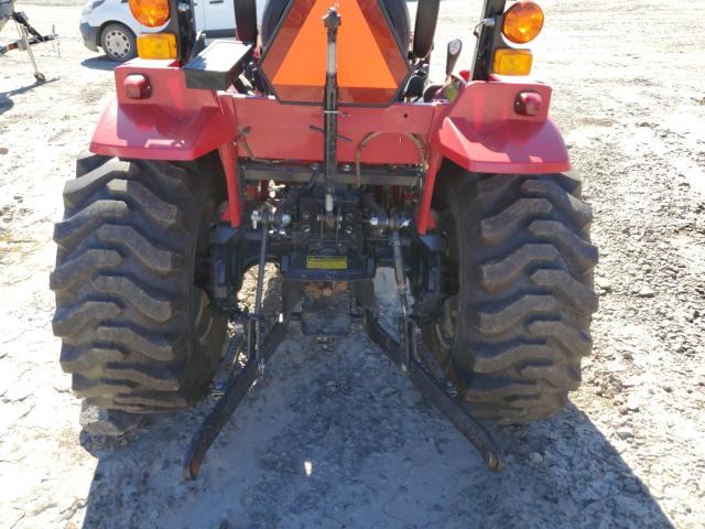 26H201224610 - 2021 MAHINDRA AND MAHINDRA TRACTOR RED photo 9