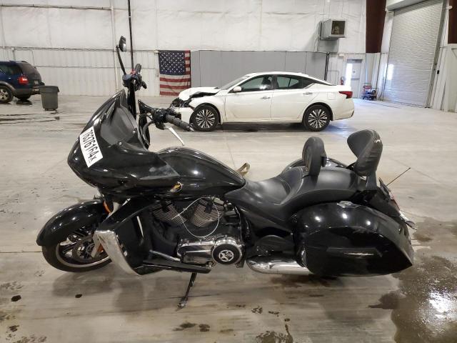5VPDW36N5C3002318 - 2012 VICTORY MOTORCYCLES CROSS COUN BLACK photo 3