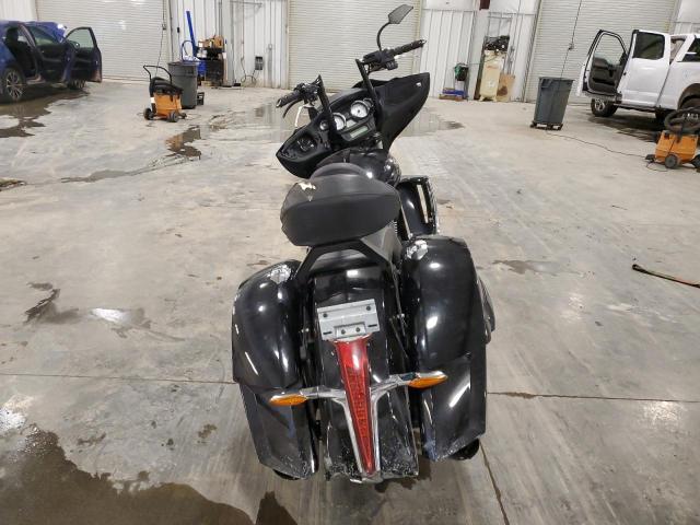 5VPDW36N5C3002318 - 2012 VICTORY MOTORCYCLES CROSS COUN BLACK photo 4